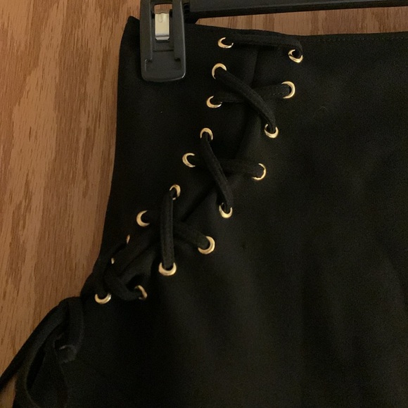 Express black mini skirt - Picture 2 of 4